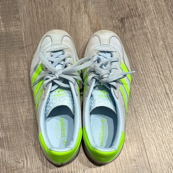Adidas Gazelle Sneakers in Light blue and Neon Green women’s size 5 - Picture 8 of 10